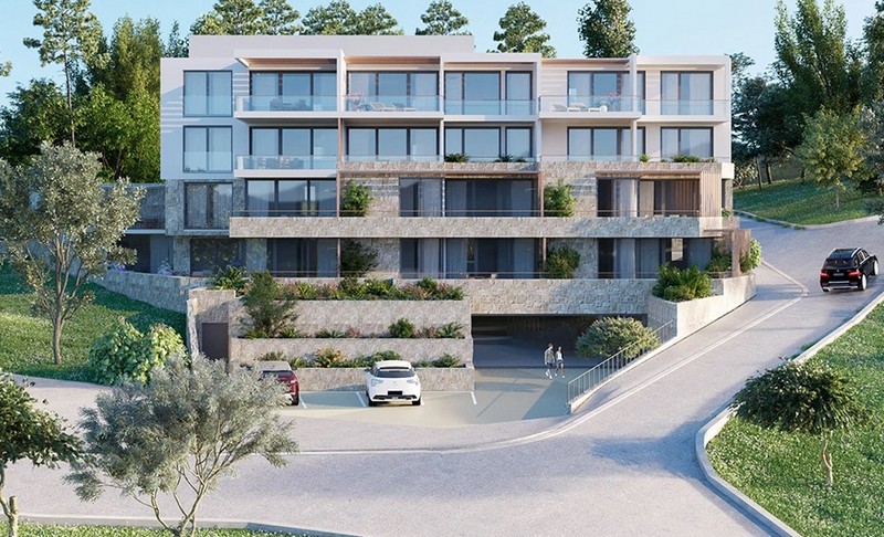 Vista sul giardino e sulla piscina della palazzina di appartamenti - appartamento in vendita in Croazia.