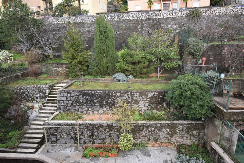 Il giardino, che può essere acquistato a parte.