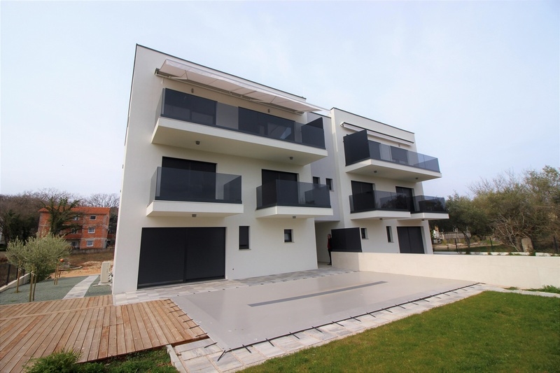 Appartamento moderno al secondo piano in Croazia a Krk, Malinska, in vendita.