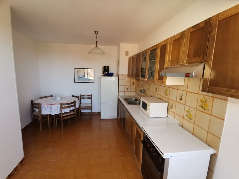 Cucina e sala da pranzo.