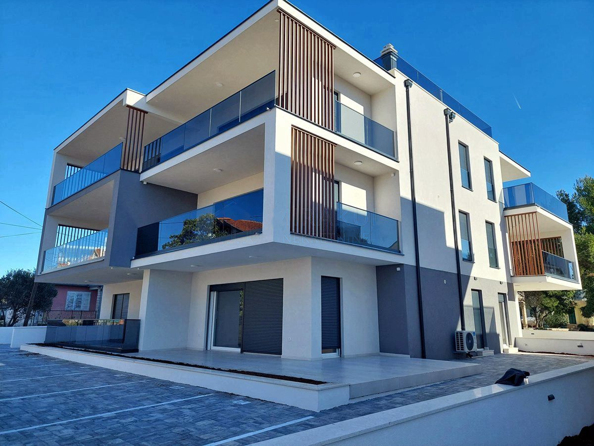 Casa residenziale finita con lamelle in legno a Srima vicino a Vodice