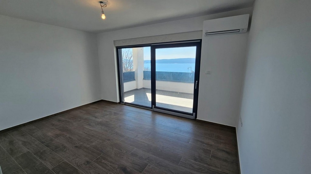 Vista dalla zona giorno sul mare.