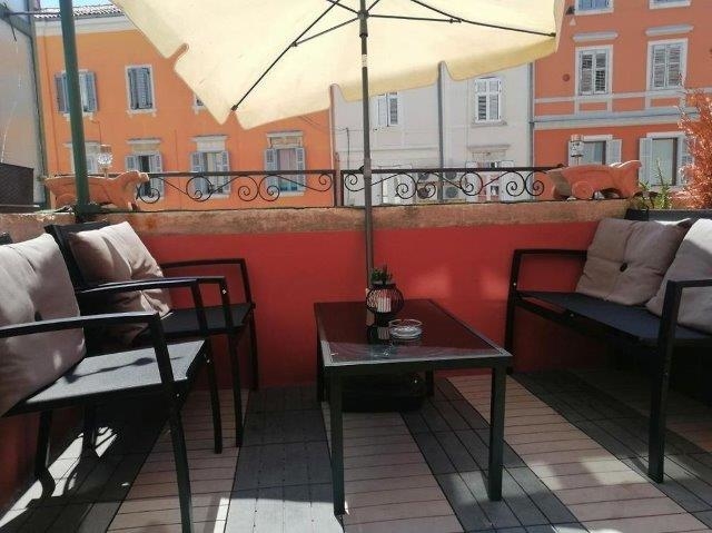 Terrazza con vista sulle case colorate di Rovinj