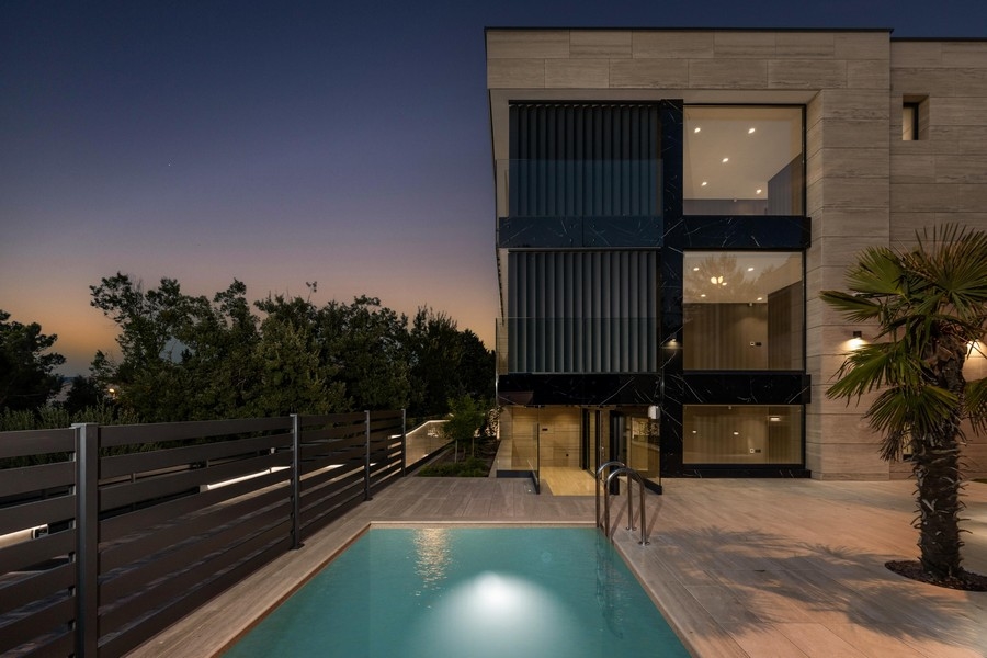 Appartamento di 113 m² con vista mare e piscina