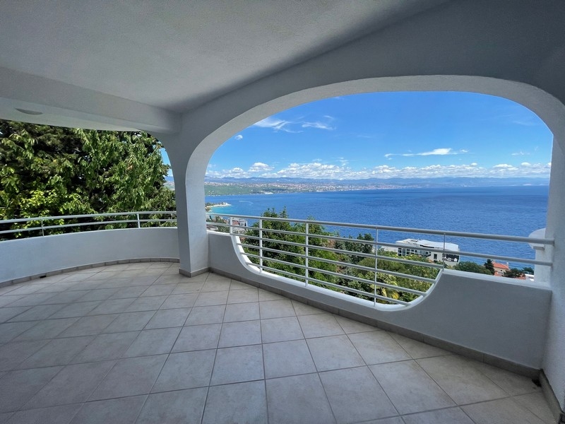 Appartamento con bella vista mare a Opatija, Croazia in vendita . A2769.