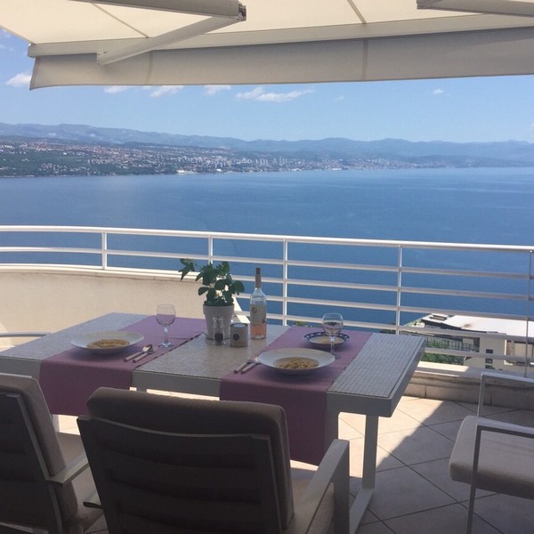 Vista mare dalla terrazza dell'appartamento A2770 a Opatija, Croazia.
