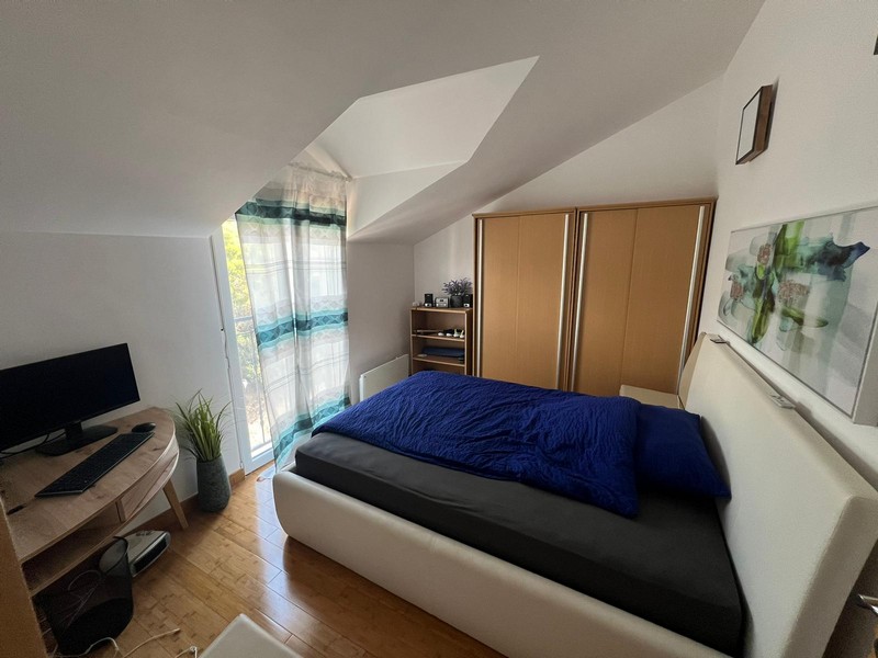 La camera da letto dell'appartamento A2803 a Tisno, Croazia.