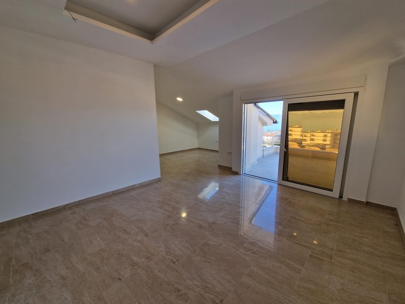 Soggiorno con accesso alla terrazza dell'immobile A2833, Njivice, isola di Krk, Croazia.