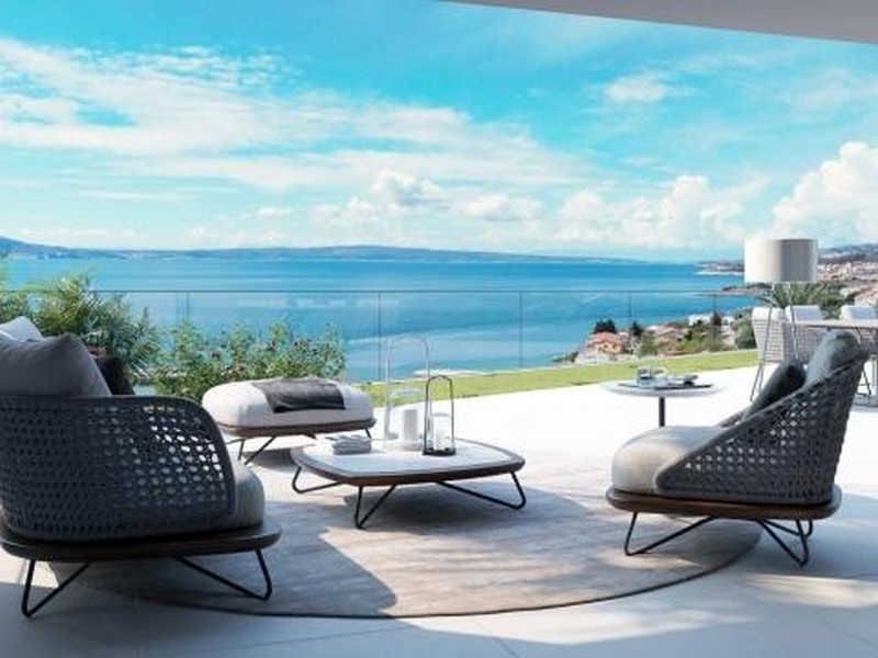 Attico con terrazza sul tetto e vista mare