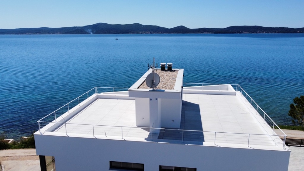 Immobili con terrazza sul tetto direttamente sul mare - Panorama Scouting A2898.