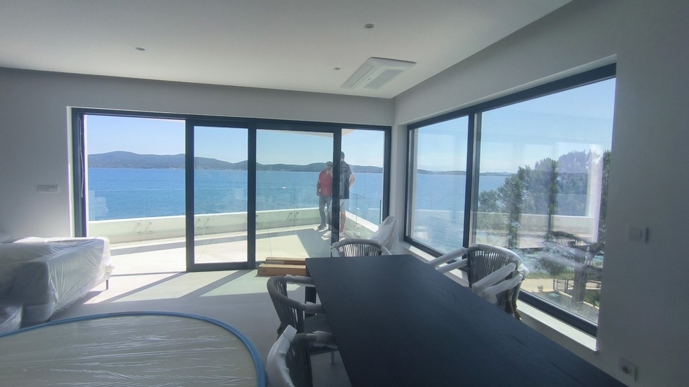 Soggiorno con splendida vista mare.