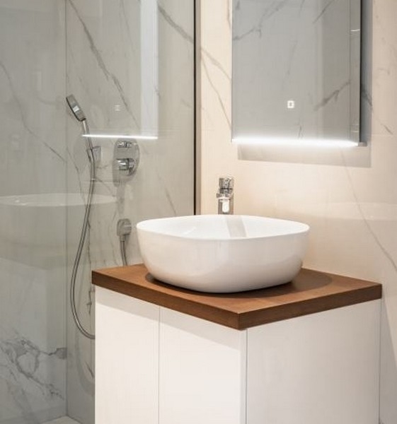 Bagno di alta qualità con doccia
