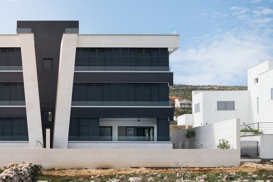 Edificio nuovo di alta qualità con mare italiano