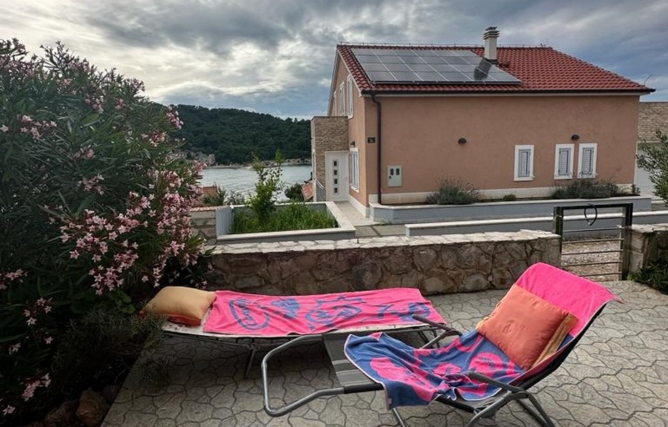 Terrazza con vista mare dell'immobile A2998 in Croazia, isola di Solta, Dalmazia.