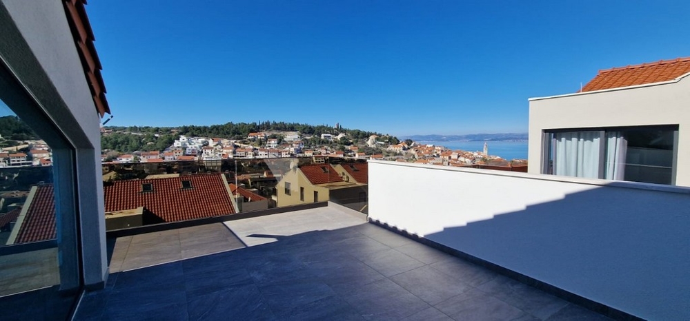 Terrazza dell'immobile A3058, in vendita sull'isola di Brac in Croazia.