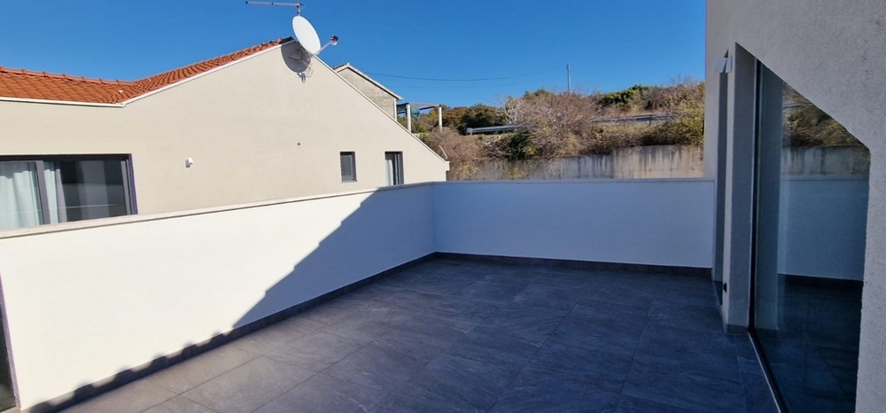 Grande terrazza dell'appartamento A3058 in Croazia nella località di Sutivan.