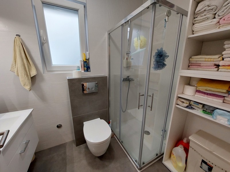 Doccia nel bagno.