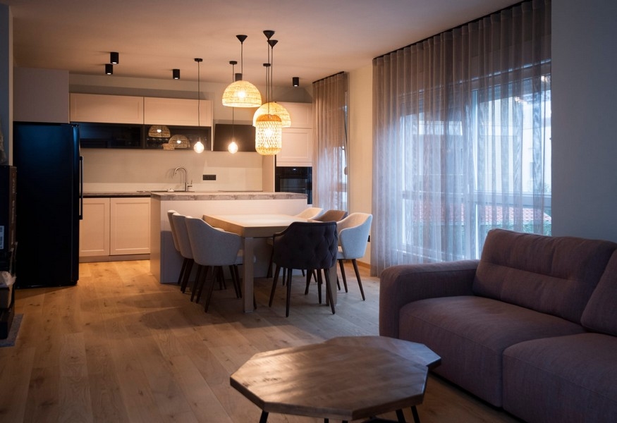 Cucina moderna e zona pranzo in un appartamento in vendita