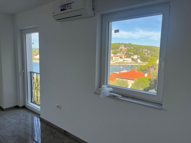 Stanza con aria condizionata e vista mare