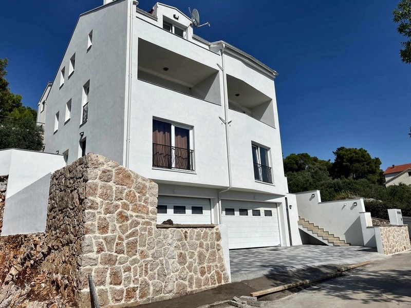 Appartamento di nuova costruzione a Tisno con vista mare, immobili interessanti in Croazia