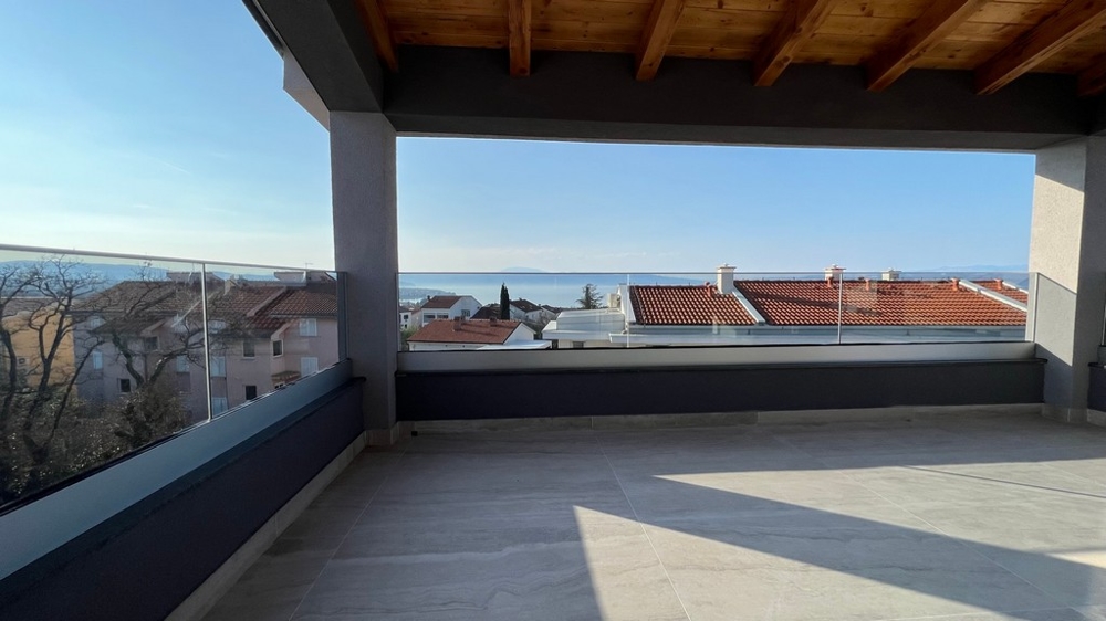 Appartamento a Krk con terrazza coperta sulla baia