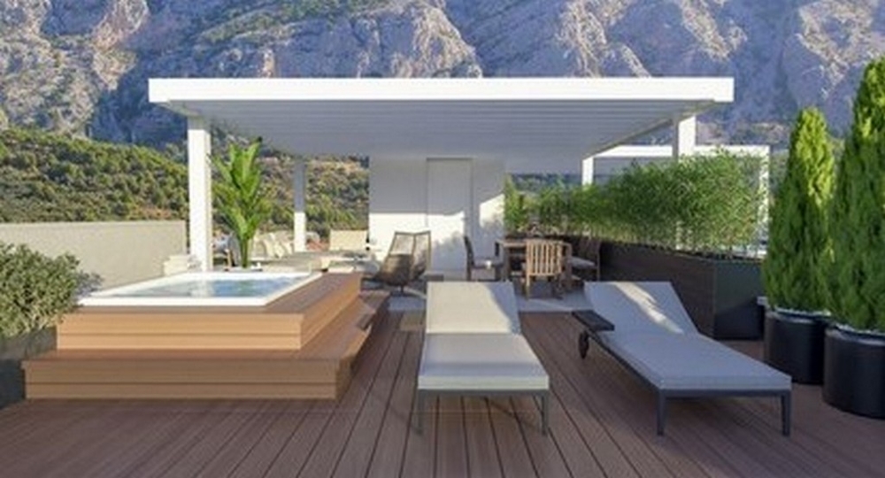 Terrazza sul tetto con idromassaggio e lettini