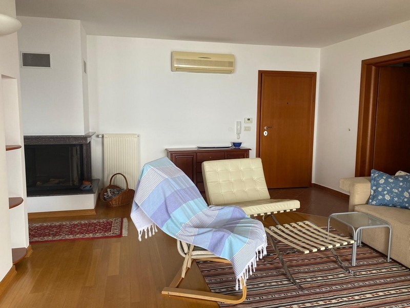 Ampio soggiorno con arredamento confortevole in immobile in Croazia, Opatija.