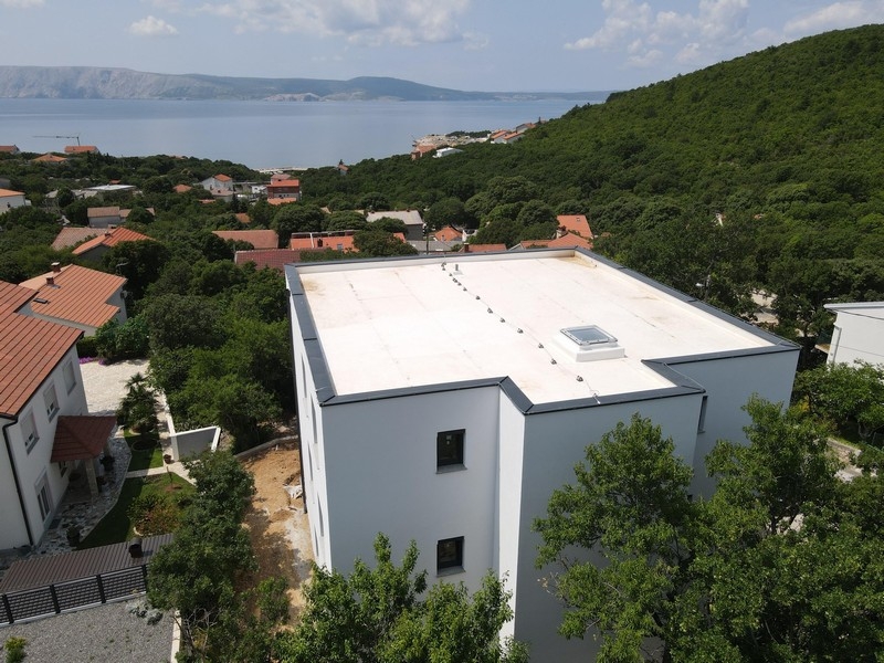 Appartamento di nuova costruzione in Croazia con giardino e ampi balconi