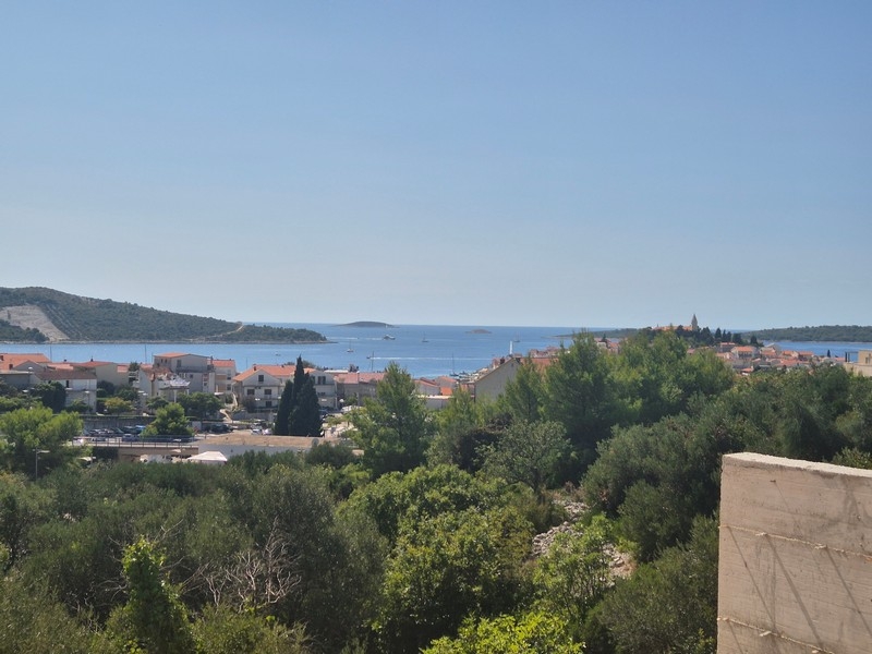 Vista su Primosten e sul mare.