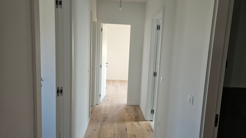 Corridoio con bel parquet - immobile A3337 a Sukosan, Croazia.
