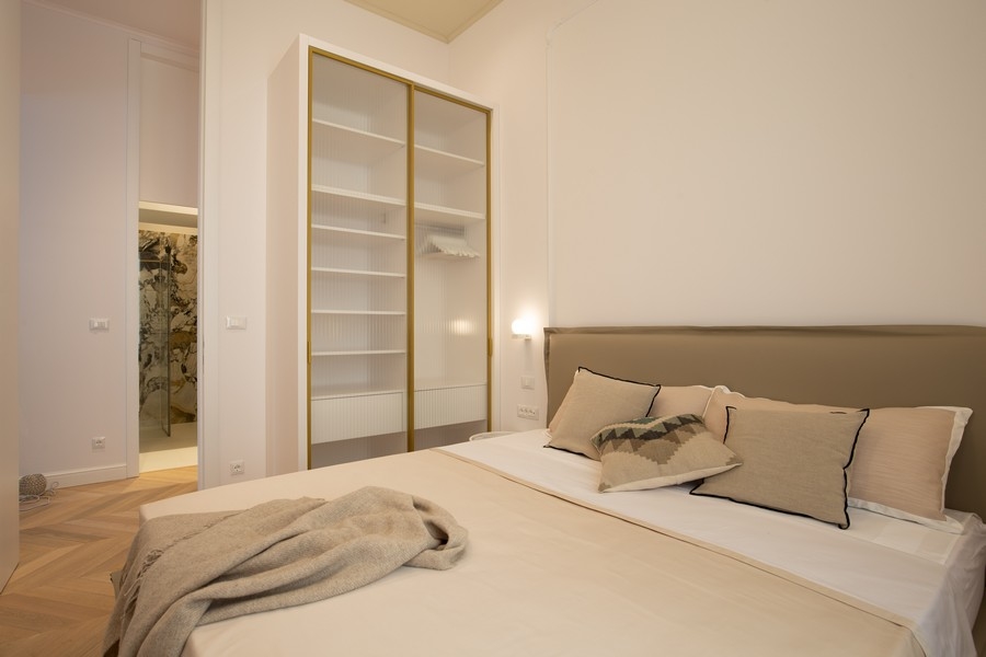 Seconda camera da letto con letto matrimoniale e armadio