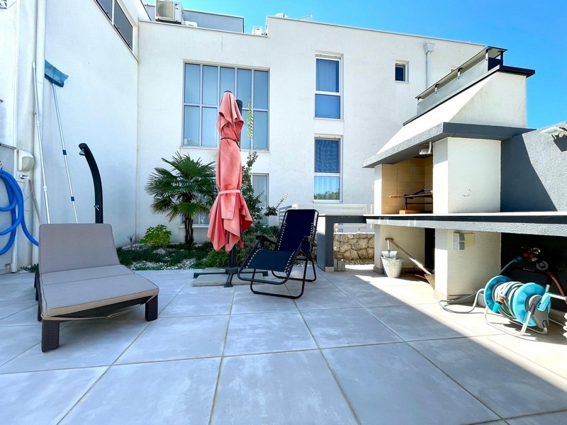 Terrazza e barbecue di un immobile croato.
