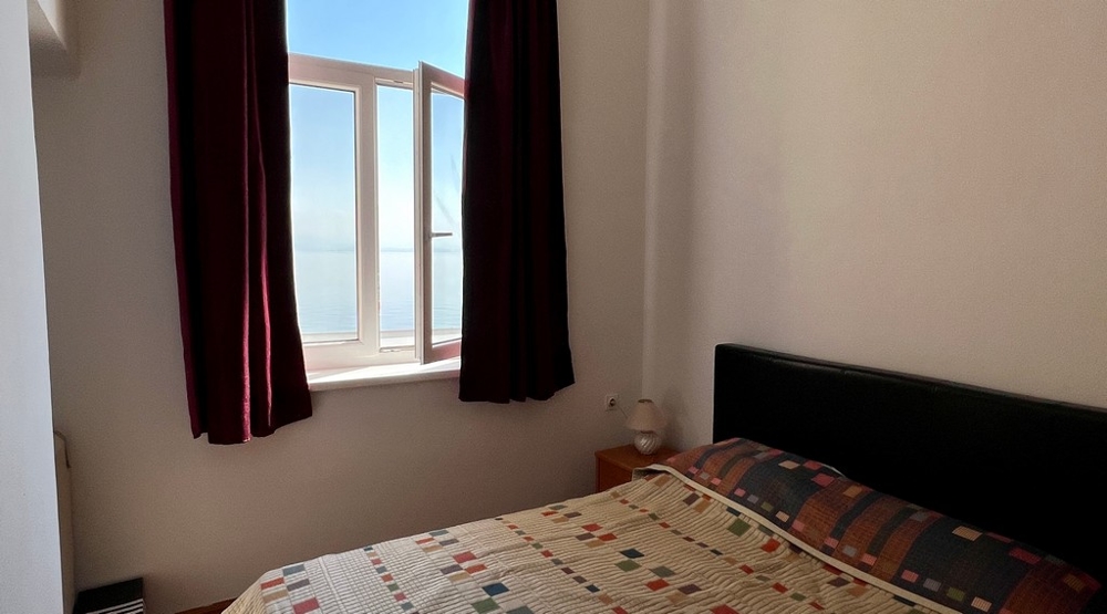 Camera da letto con vista mare dell'immobile A3390, Croazia.