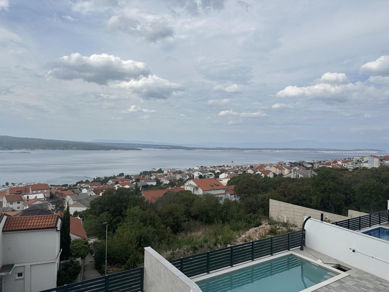 Vista sul paese e sulla baia fino all'isola
