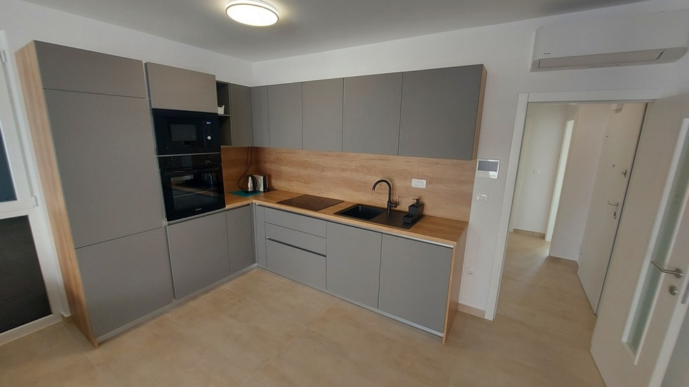 Cucina di alta qualità nell'appartamento di nuova costruzione a Zadar, Croazia.