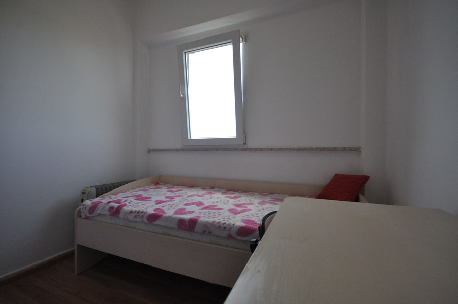 Piccola camera da letto con letto singolo