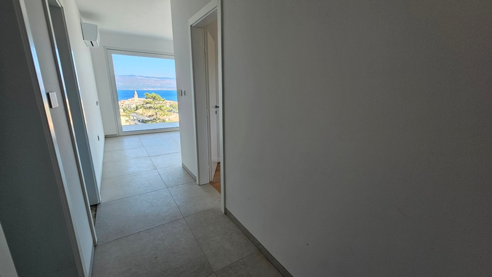Corridoio con vista sulla zona giorno e sul mare, appartamento A3480 a Vrbnik