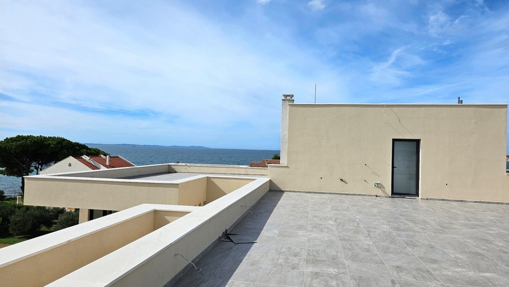 Appartamento con terrazza sul tetto e vista mare in vendita in Croazia - Panorama Scouting A3487.
