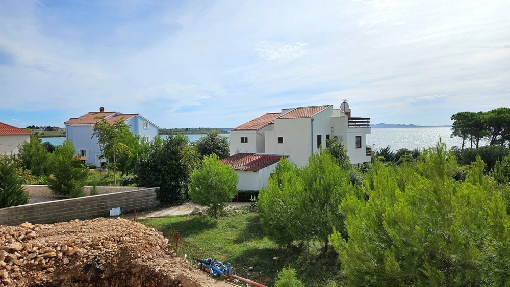 Vista mare dal giardino dell'appartamento A3489 a Privlaka vicino a Zadar.