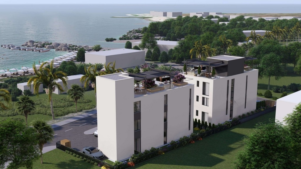 Panoramica del complesso residenziale con palme e mare