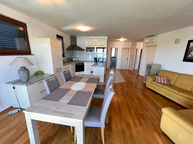 Zona pranzo e soggiorno, cucina aperta, Panorama Scouting, ID A3535