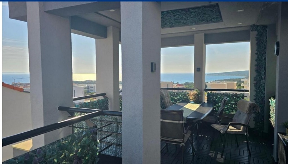 Appartamento con bella vista mare in vendita a Novalja, isola di Pag.