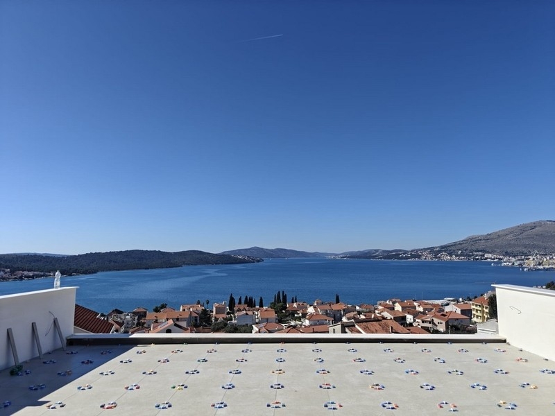 Terrazza sul tetto con vista sul mare
