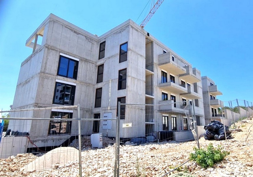 Costruzione al grezzo dell'edificio nuovo con balconi - immobile A3605 a Ciovo.