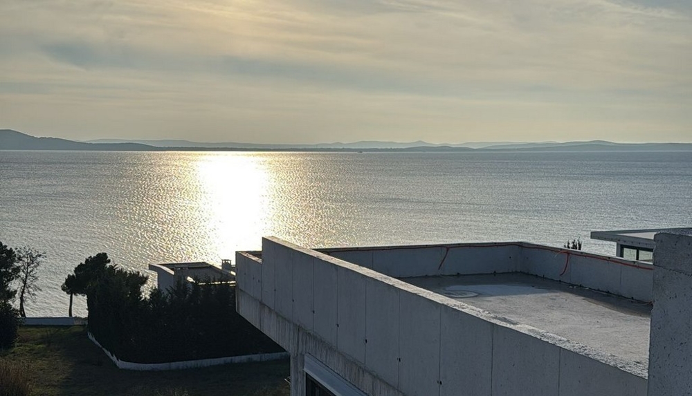 Terrazza sul tetto con piscina e splendida vista mare dell'immobile A3617 a Kozino, Croazia.