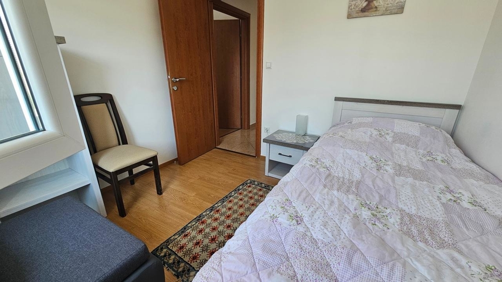 Camera singola con letto e finestra