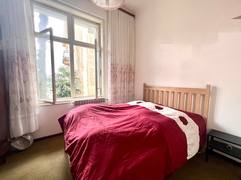 Camera da letto con armadio a specchio