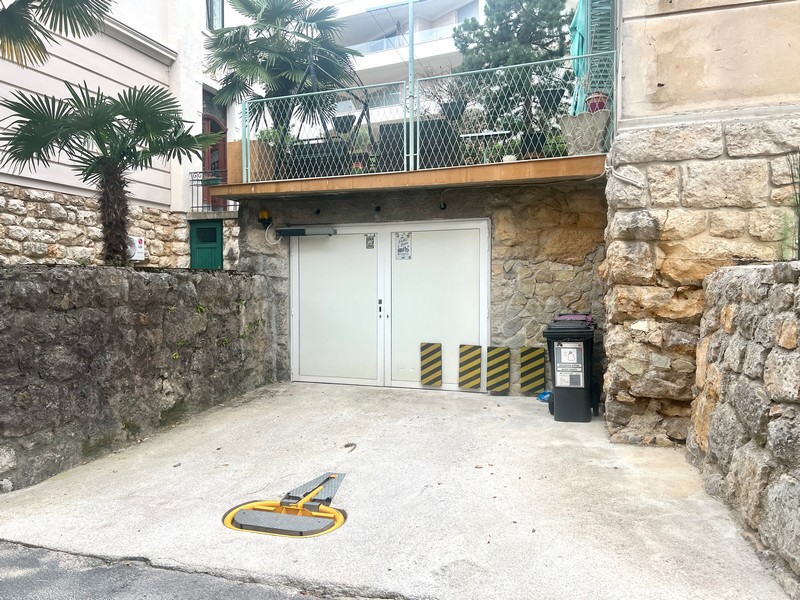 Accesso al garage con posto auto