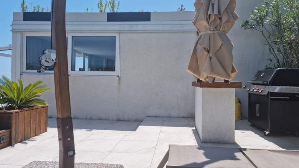 Area barbecue sulla terrazza sul tetto privata
