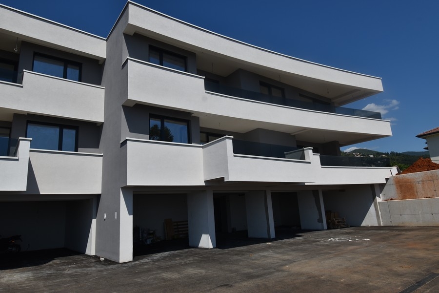 Complesso residenziale moderno con vista mare